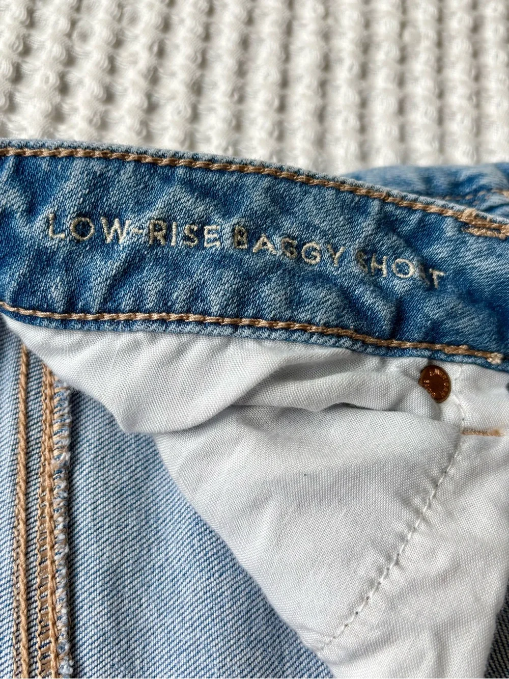 American Eagle AE Low-Rise Baggy Denim Jean Shorts Medium Wash Spring 2025 - 8